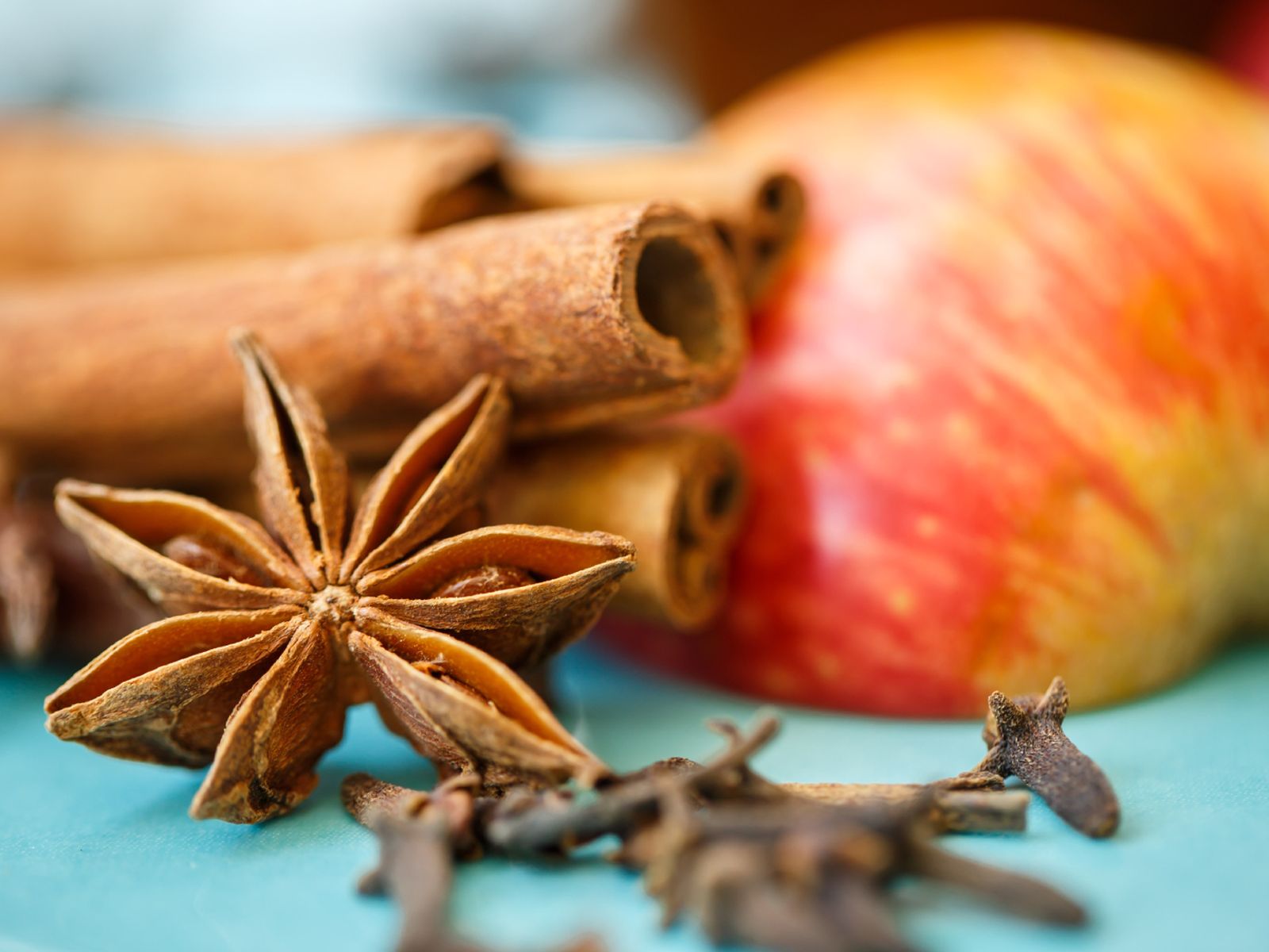Canela, clavo y fruta: los aromas que dan carácter al zurracapote. Canela, clavo y fruta: los aromas que dan carácter al zurracapote.
