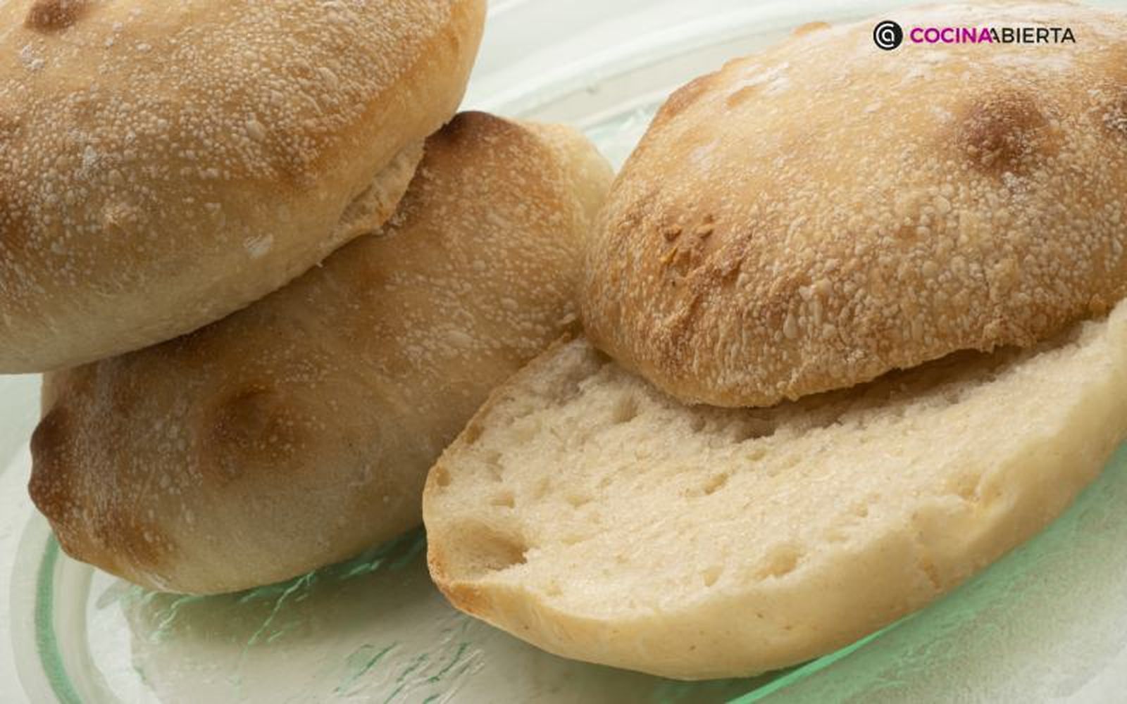 Los molletes se suelen utilizar para desayunar en Andalucía Los molletes se suelen utilizar para desayunar en Andalucía