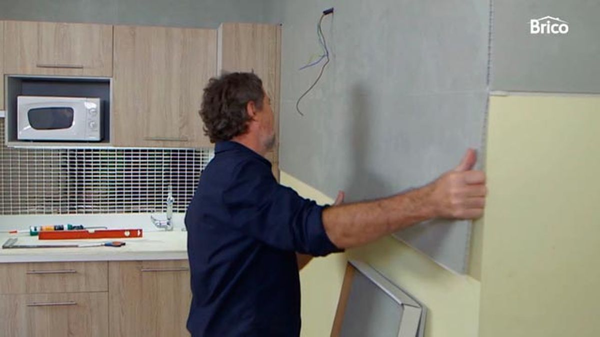 Cómo colocar revestimiento de pared de PVC paso 9