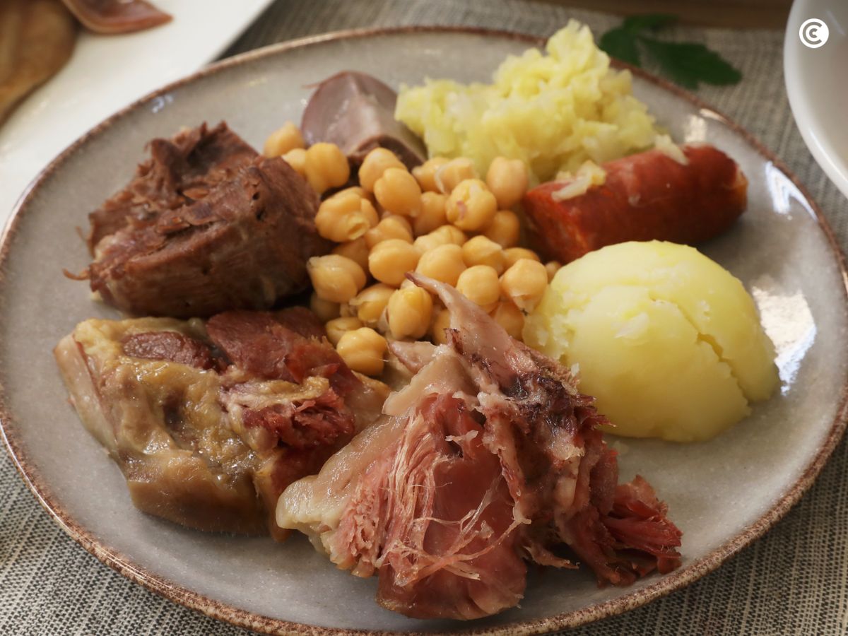 Cocido gallego con todos sus ingredientes