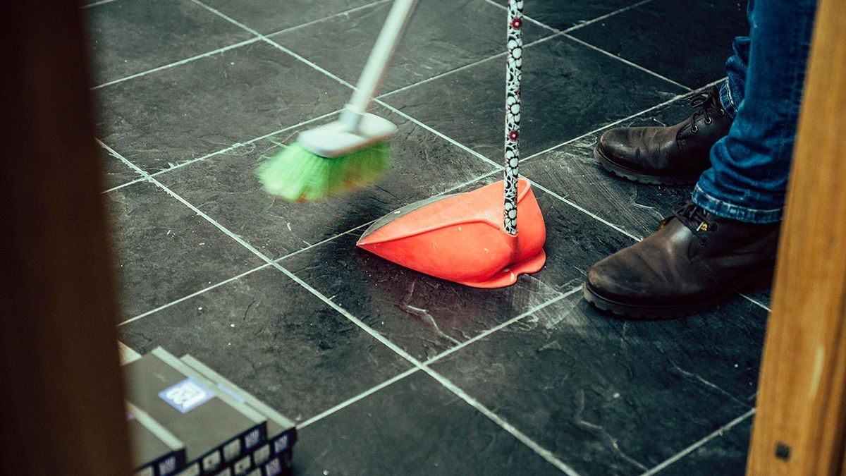 Como cambiar el suelo del baño sin obras paso 1