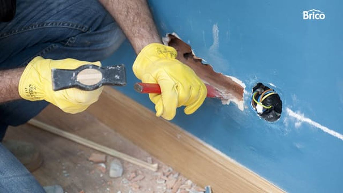 Bricomania 680 como instalar un enchufe y un aplique de pared paso3