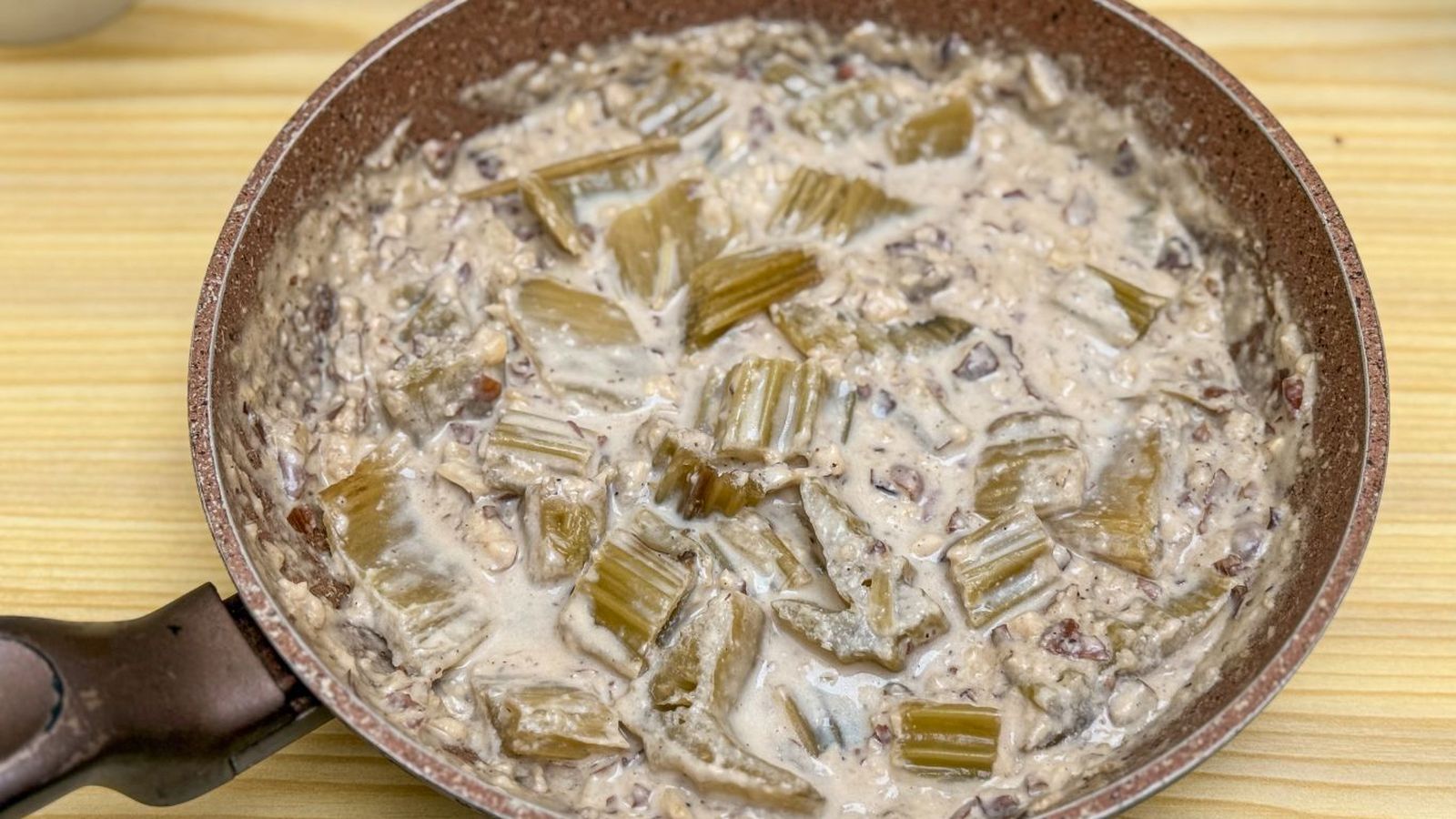 Cardo con salsa de almendras Cardo con salsa de almendras