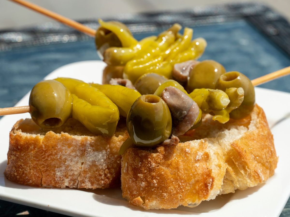 El nombre del pintxo hace referencia al personaje de la actriz: verde, salada y un poco picante