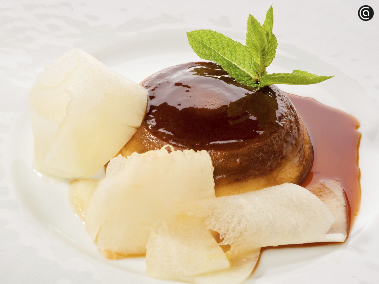Flan de melón y coco, un postre de Eva Arguiñano