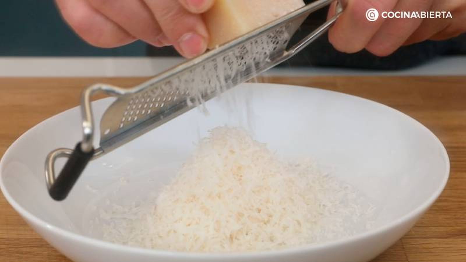 El queso madurado de oveja Leyendas de Baztán de TGT es perfecto para rallar y fundir El queso madurado de oveja Leyendas de Baztán de TGT es perfecto para rallar y fundir