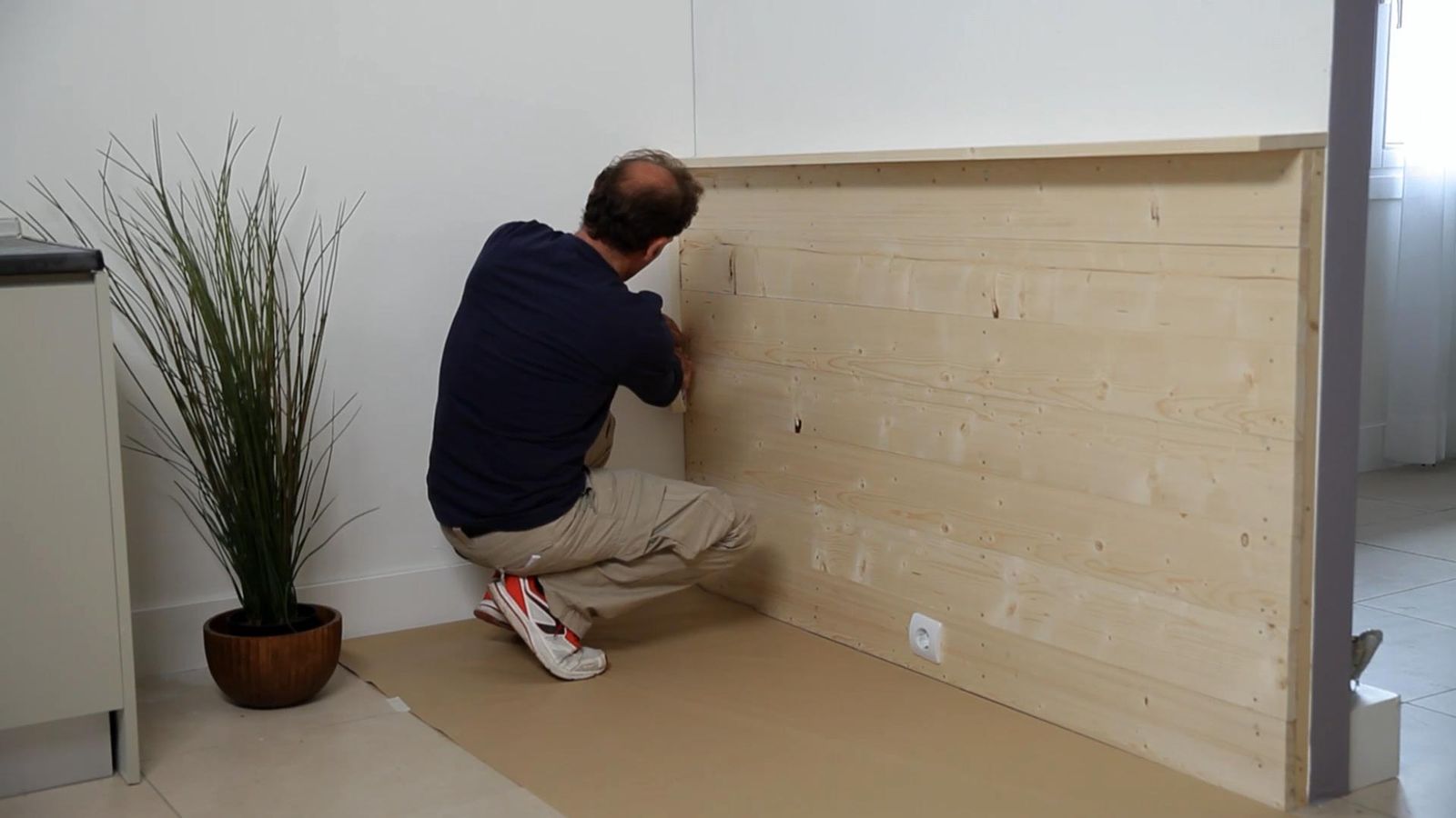 BRIC0956NV18 barnizar friso madera paso2 BRIC0956NV18 barnizar friso madera paso2