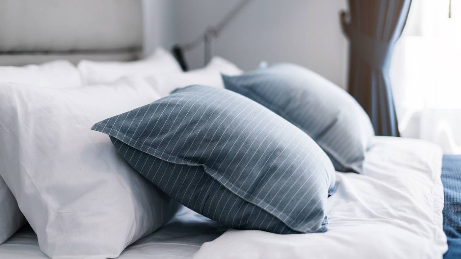 Almohadas con materiales frescos