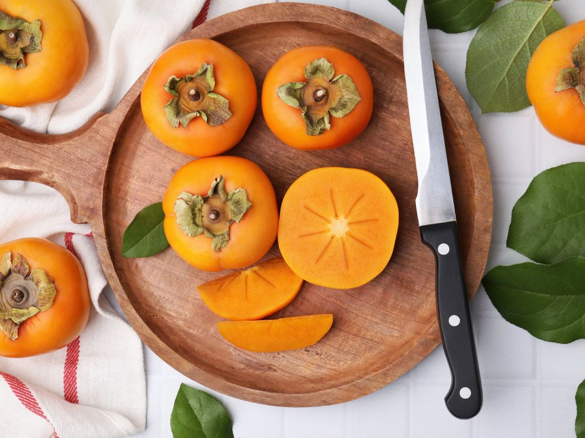 Gracias a su 80 % de agua, el caqui es muy refrescante