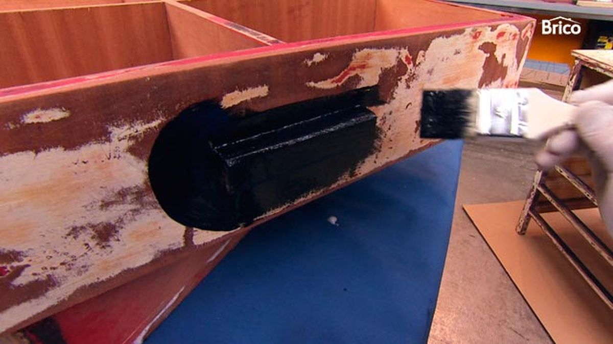 Cómoda con pintura pizarra paso 5