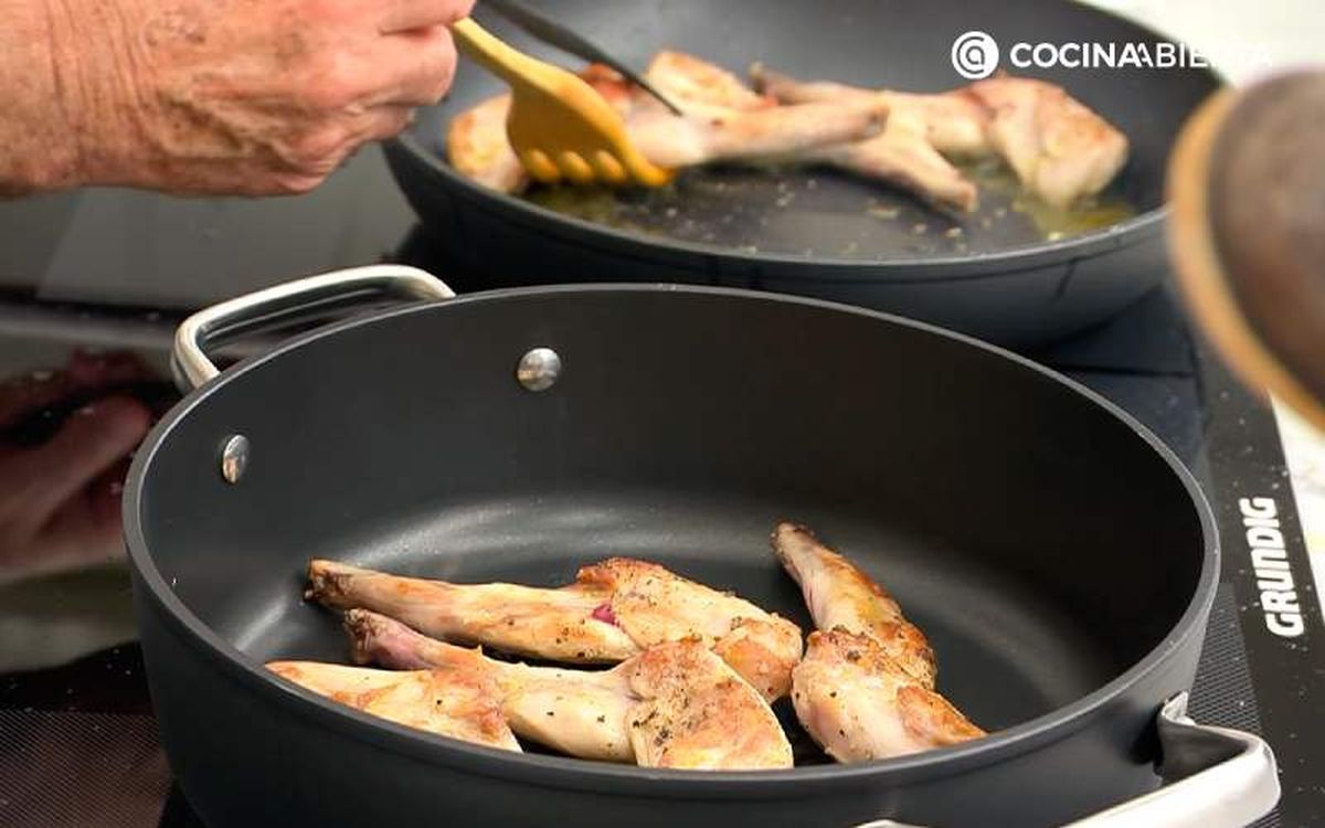 Dora las paletillas de conejo