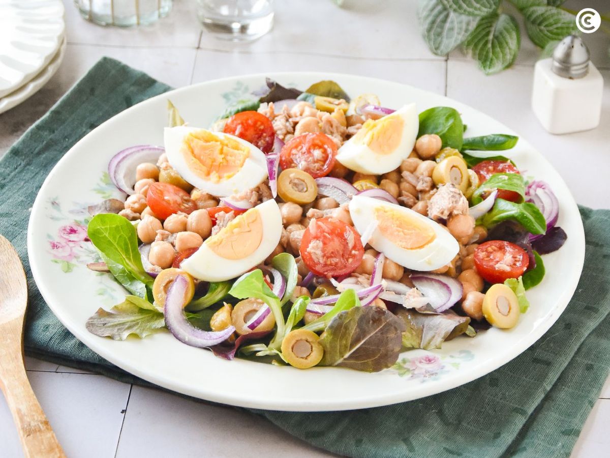 Receta de ensalada de garbanzos con atún y huevo duro