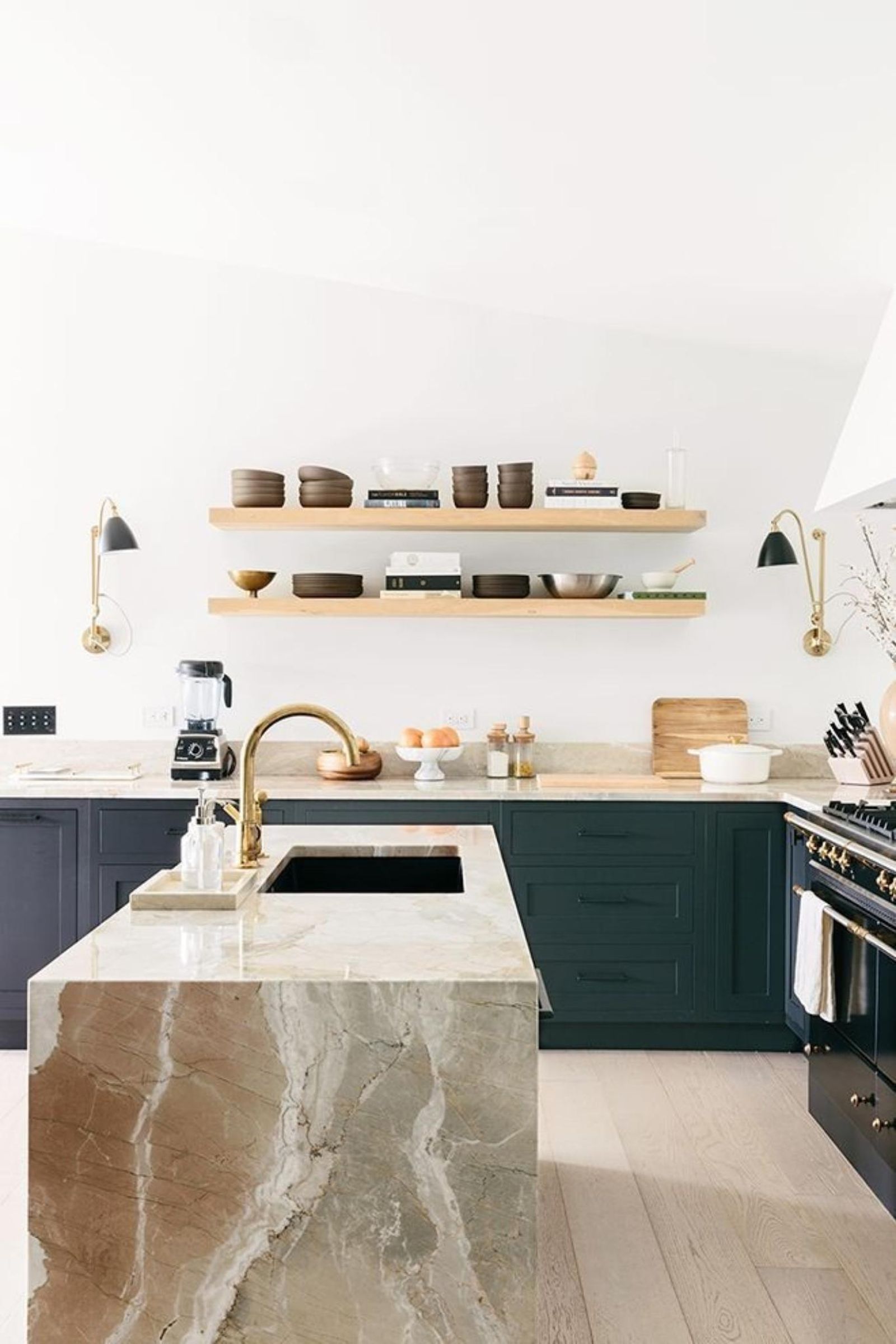 Cocina con mármol. Cocina con mármol.