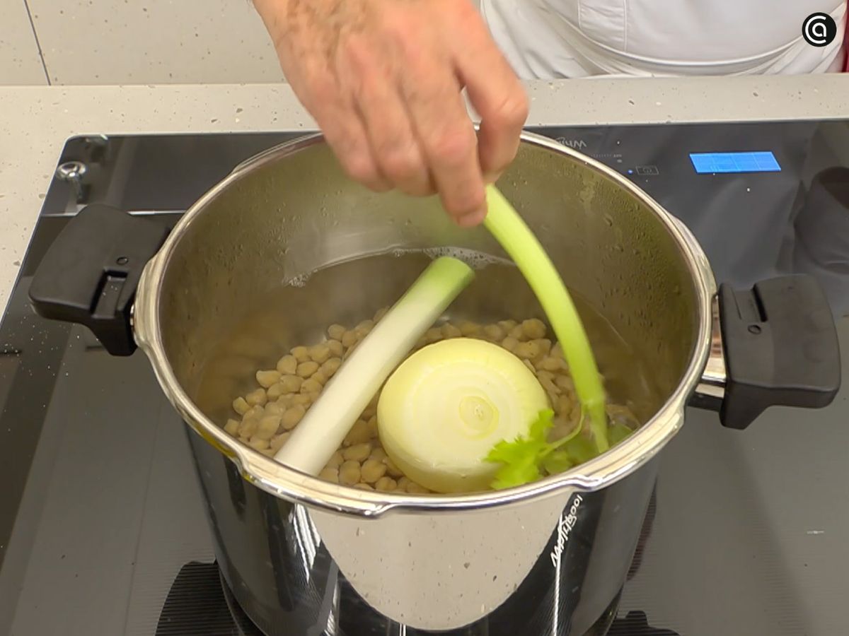 Cocina los garbanzos en olla exprés