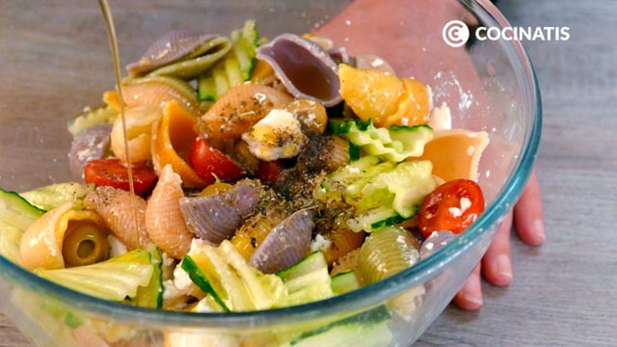 Receta de ensalada griega con pasta  paso 5