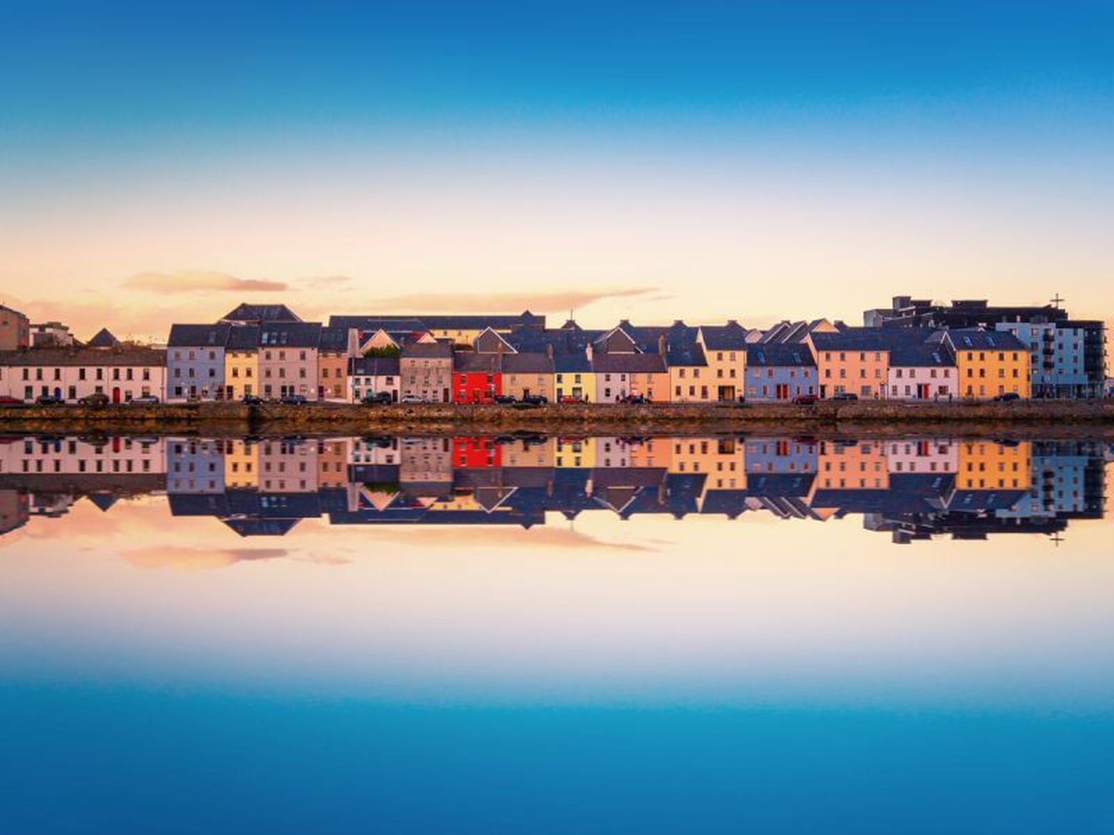 Vista panorámica de Claddagh Galway, en Galway Irlanda Vista panorámica de Claddagh Galway, en Galway Irlanda
