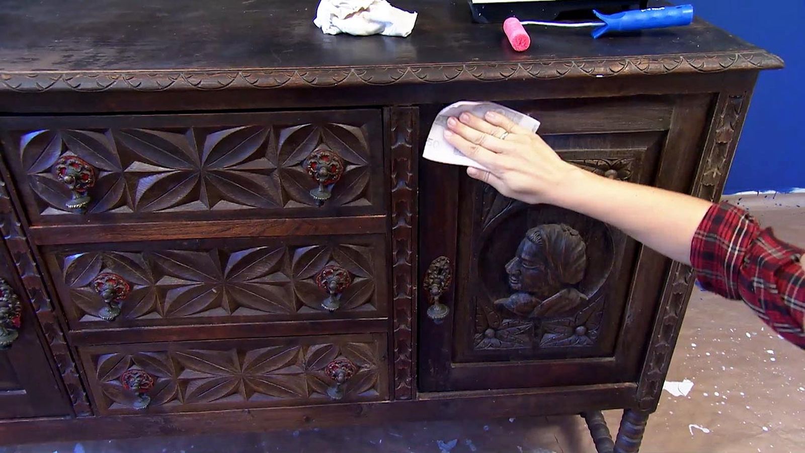 pintar mueble antiguo rojo paso 1 pintar mueble antiguo rojo paso 1