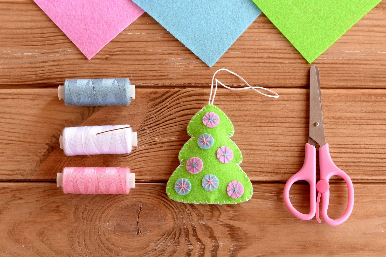 Hacer un árbol de Navidad de fieltro