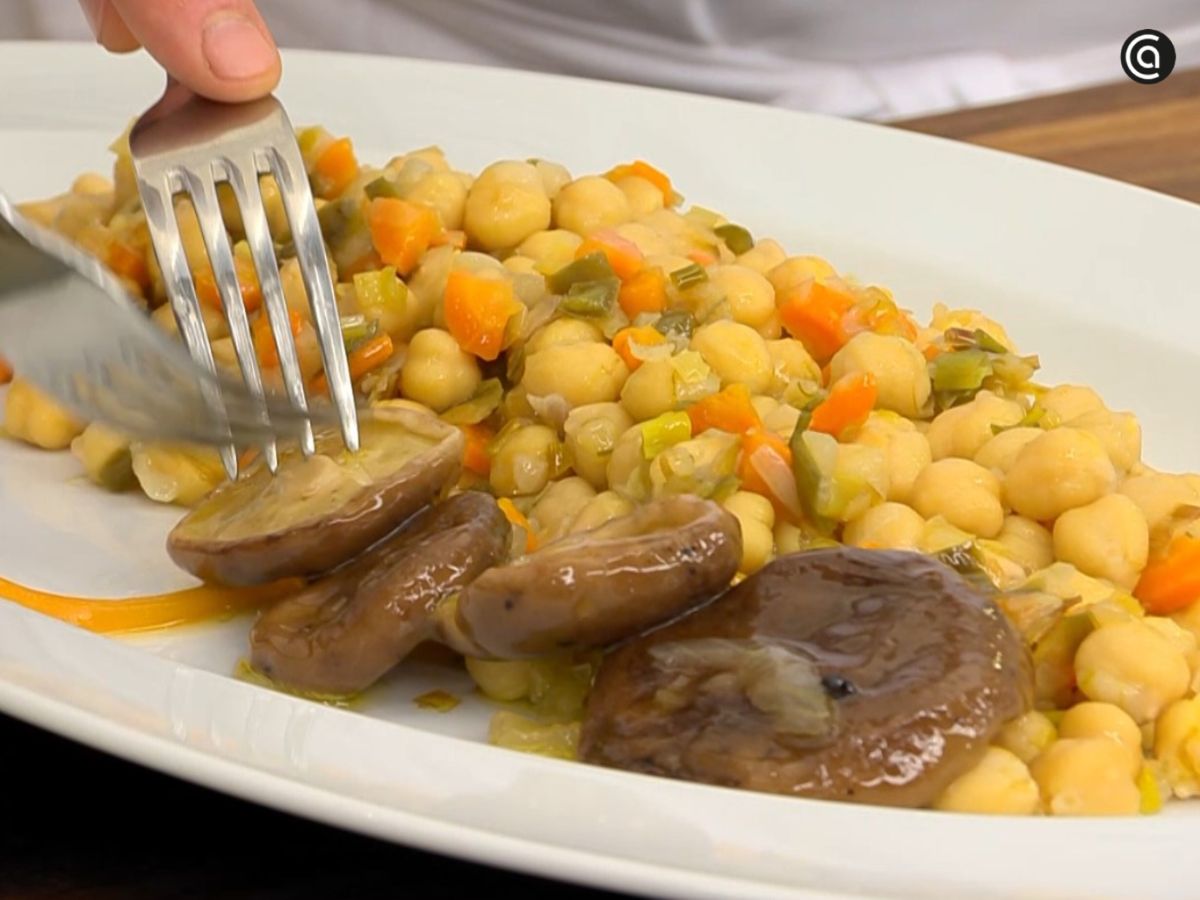 Servimos como guarnición de unos garbanzos aunque también puede serviir como un primer plato.