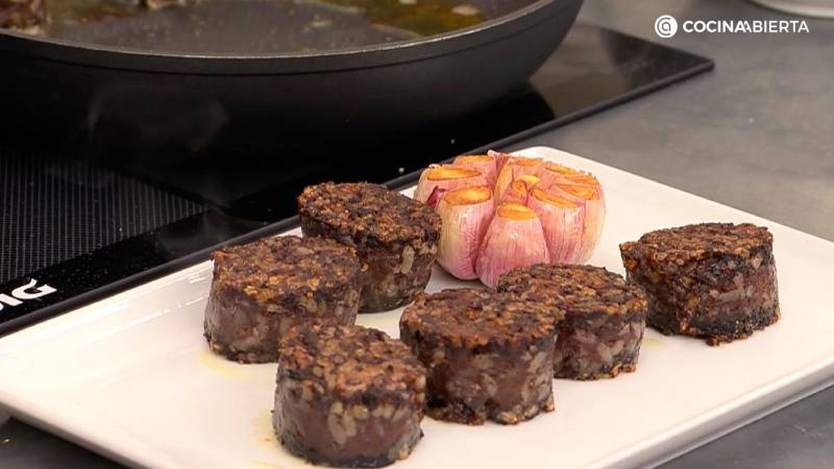 Puedes emplear tanto morcilla de arroz como de verduras, la que más te guste