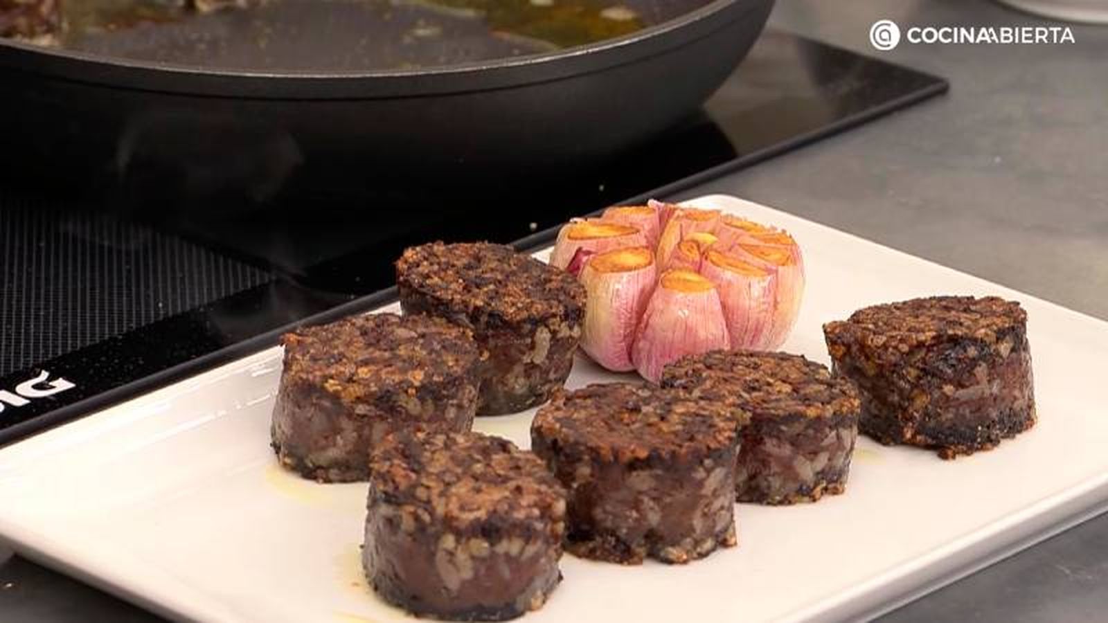 Puedes emplear tanto morcilla de arroz como de verduras, la que más te guste Puedes emplear tanto morcilla de arroz como de verduras, la que más te guste