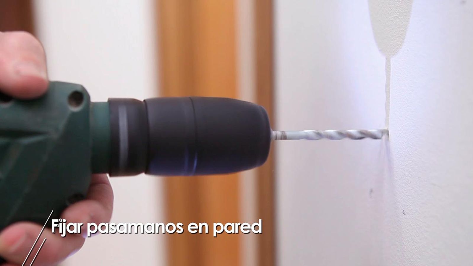 Como fijar un pasamanos en la pared paso 3 Como fijar un pasamanos en la pared paso 3
