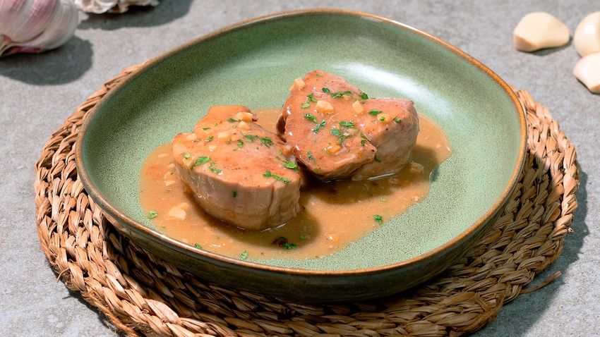 Solomillo de cerdo al ajillo
