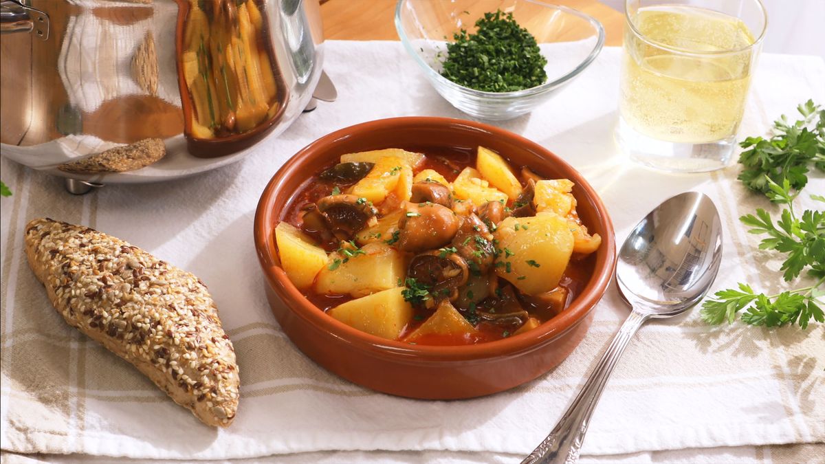 Receta guiso de níscalos con patatas  paso 6