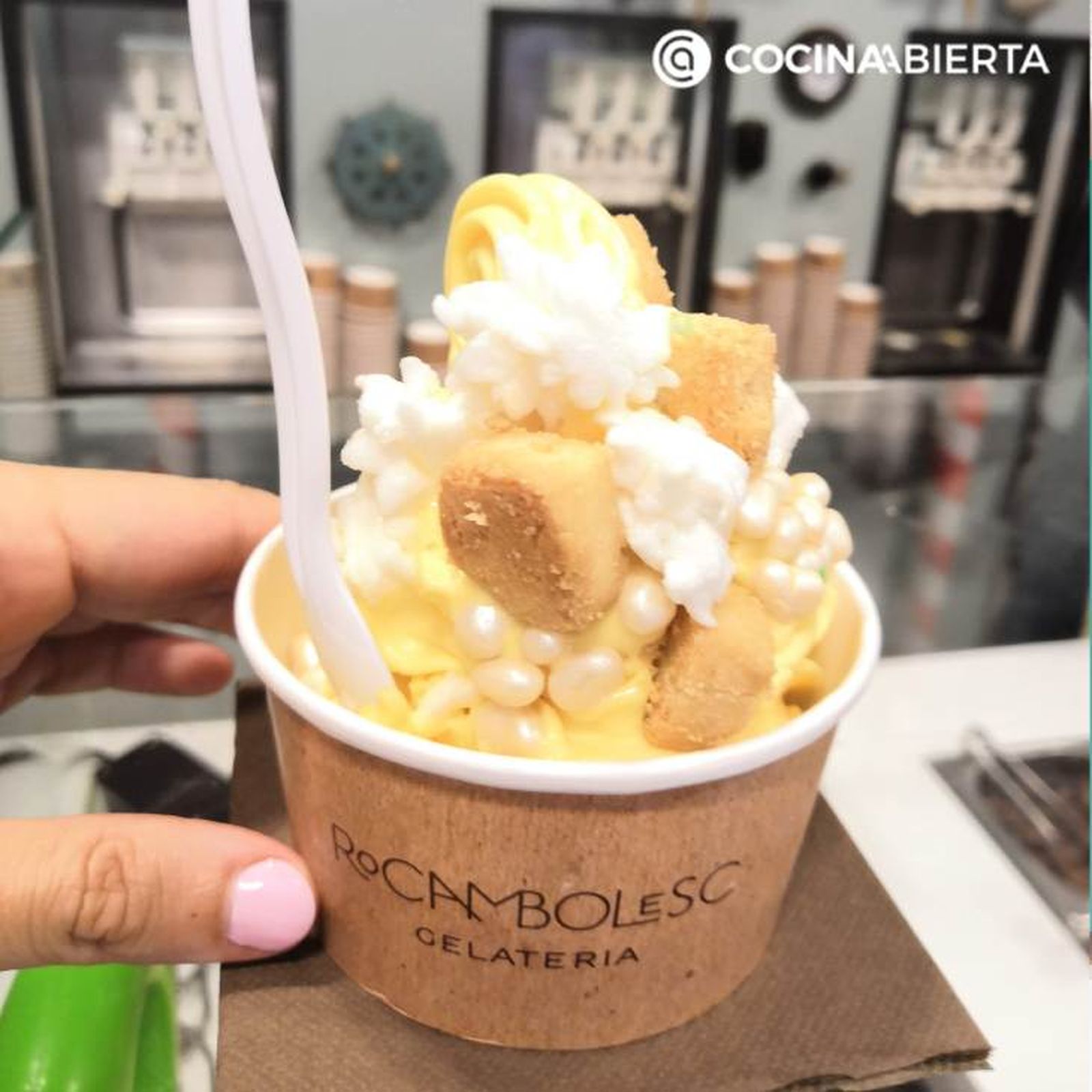 Un helado de Rocambolesc en la tienda de Girona, la primera que abrieron Un helado de Rocambolesc en la tienda de Girona, la primera que abrieron