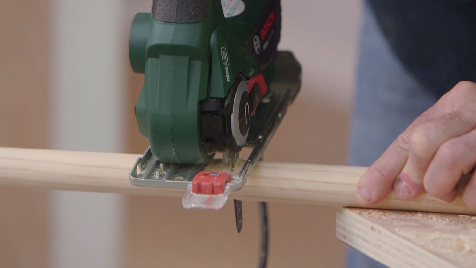 Cómo hacer una estantería pegboard paso 3 Cómo hacer una estantería pegboard paso 3