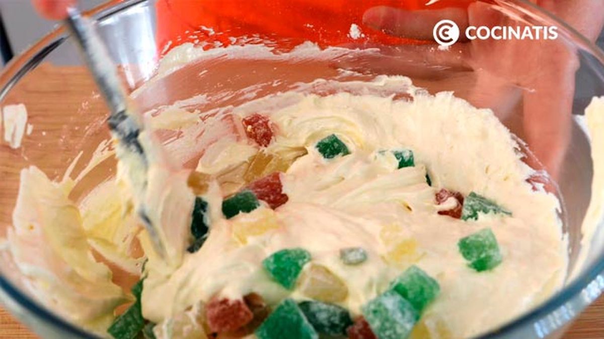 Receta de bizcocho con fruta confitada  paso 3