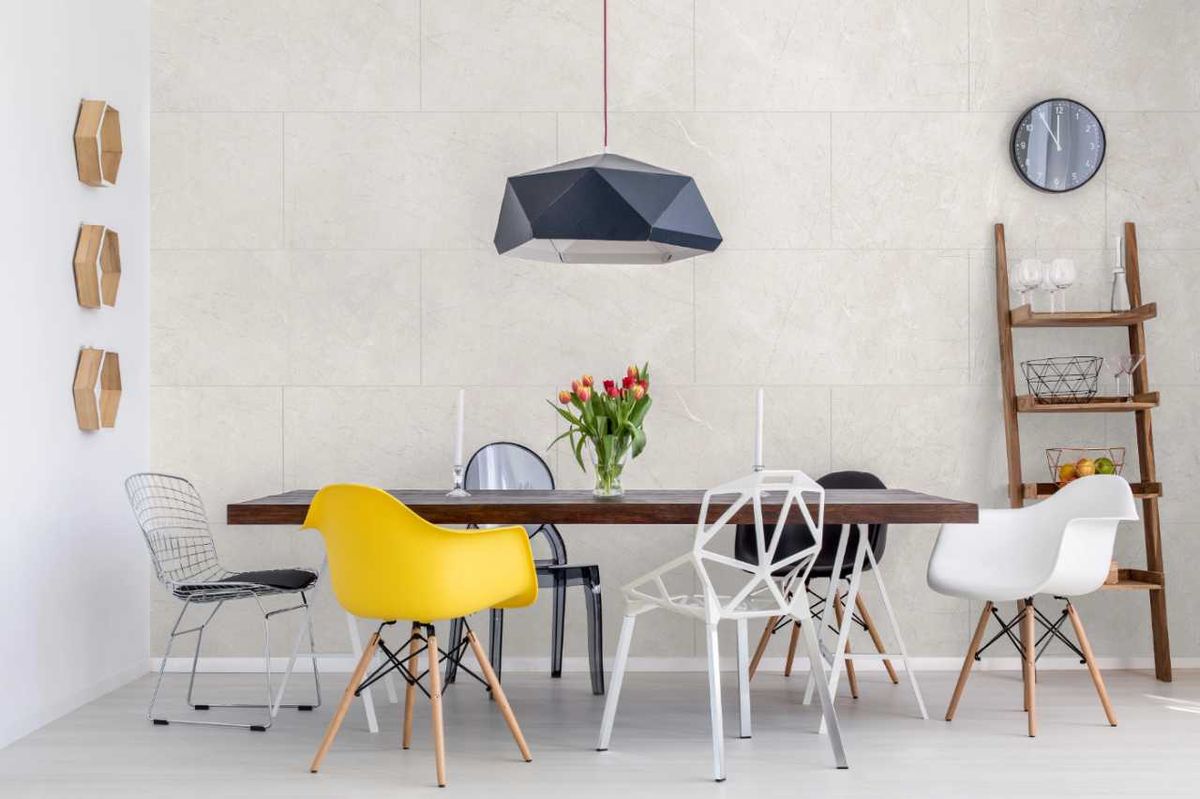 Comedor con revestimiento SPC Selene White.