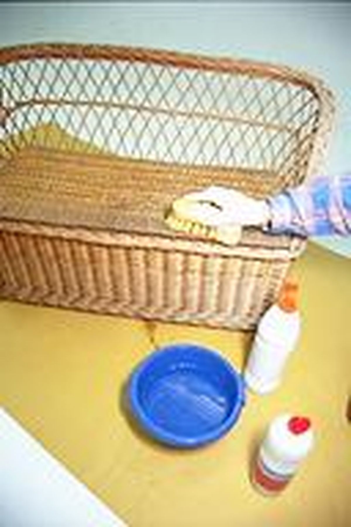 Mantenimiento y protección de una silla de mimbre paso 2