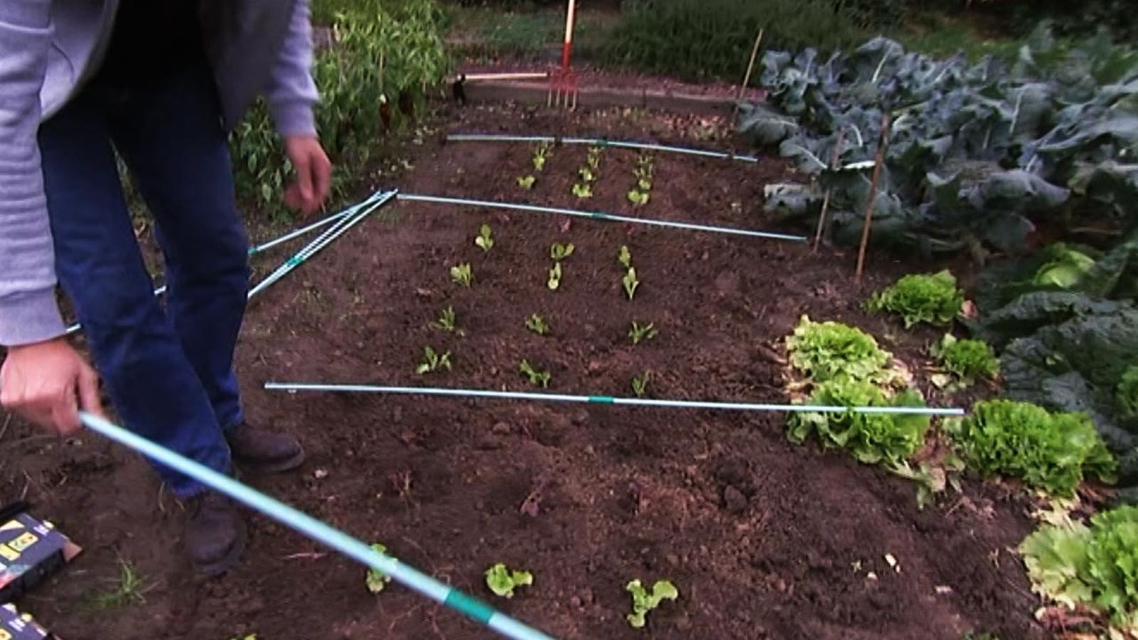 como instalar invernadero en la huerta paso 2 brico 621