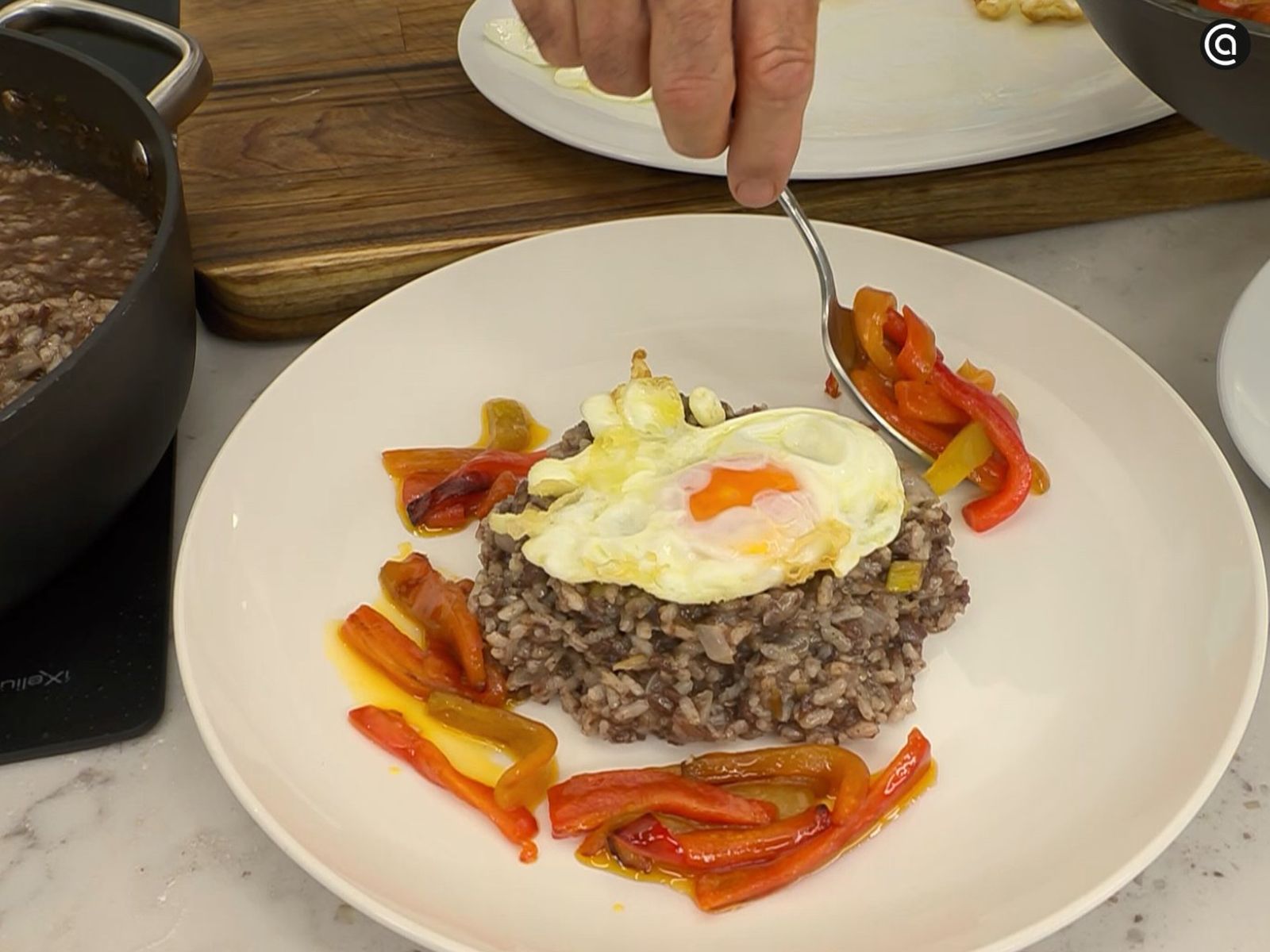 Arroz con morcilla, huevos fritos y pimientos rojos - paso 6 Arroz con morcilla, huevos fritos y pimientos rojos