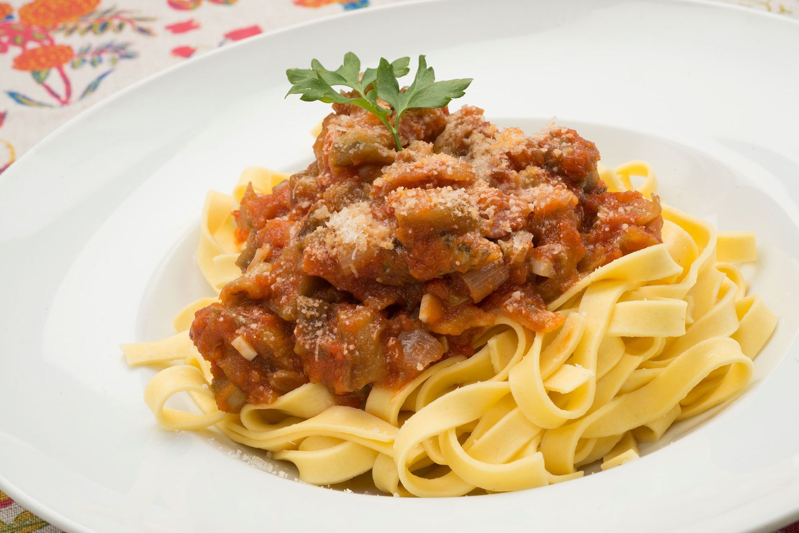 KARL6009 Tallarines tomate berenjena tocineta KARL6009 Tallarines tomate berenjena tocineta