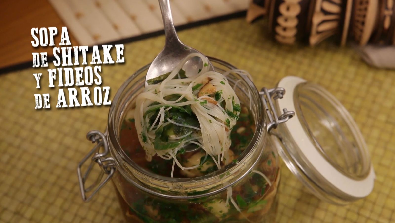 CABI0067 Sopa de shitake y fideos de arroz CABI0067 Sopa de shitake y fideos de arroz