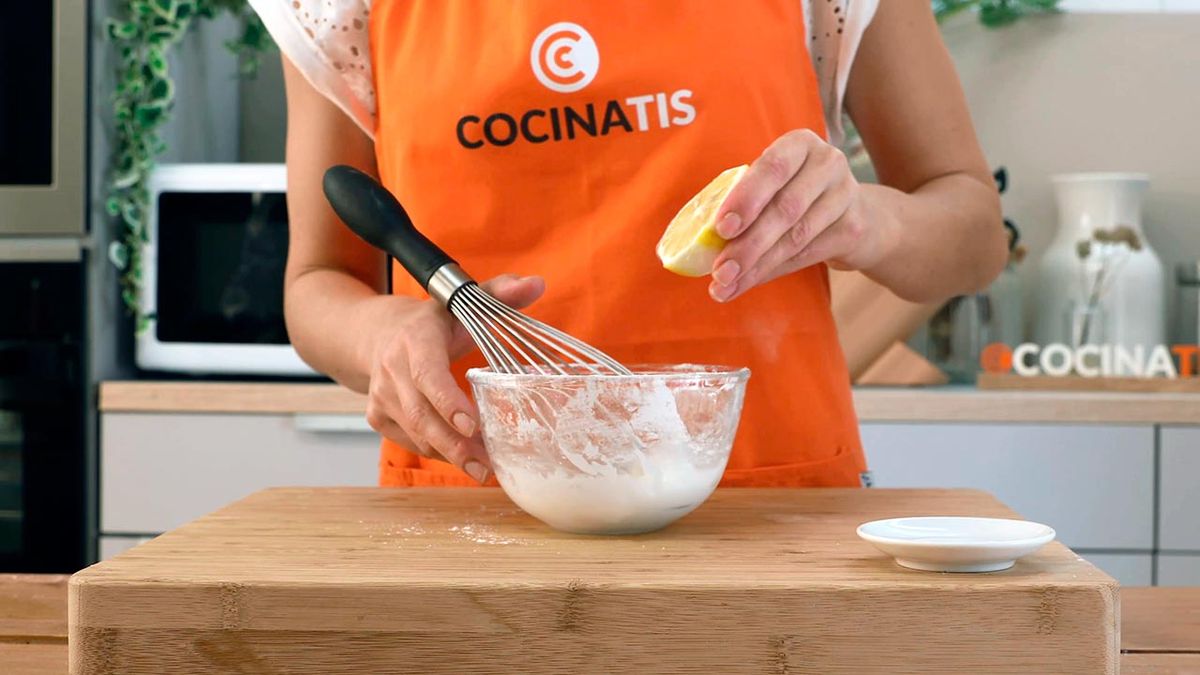 Receta de glaseado para decorar galletas de Navidad  paso 2