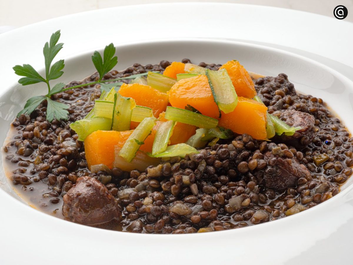 Lentejas con chorizo, calabaza y borraja: plato de legumbres de Arguiñano