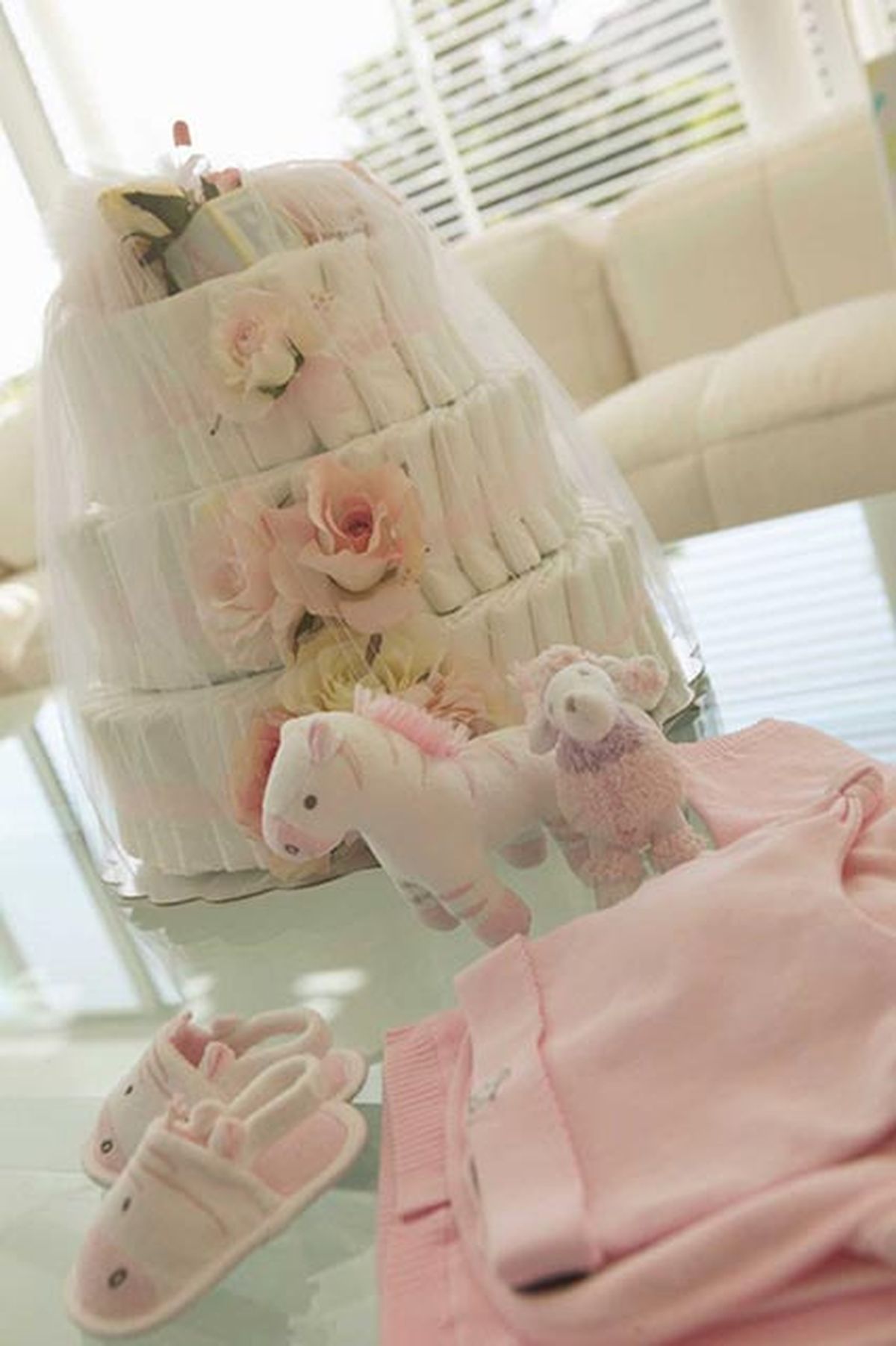 Decoración para fiesta baby shower   regalos ropa