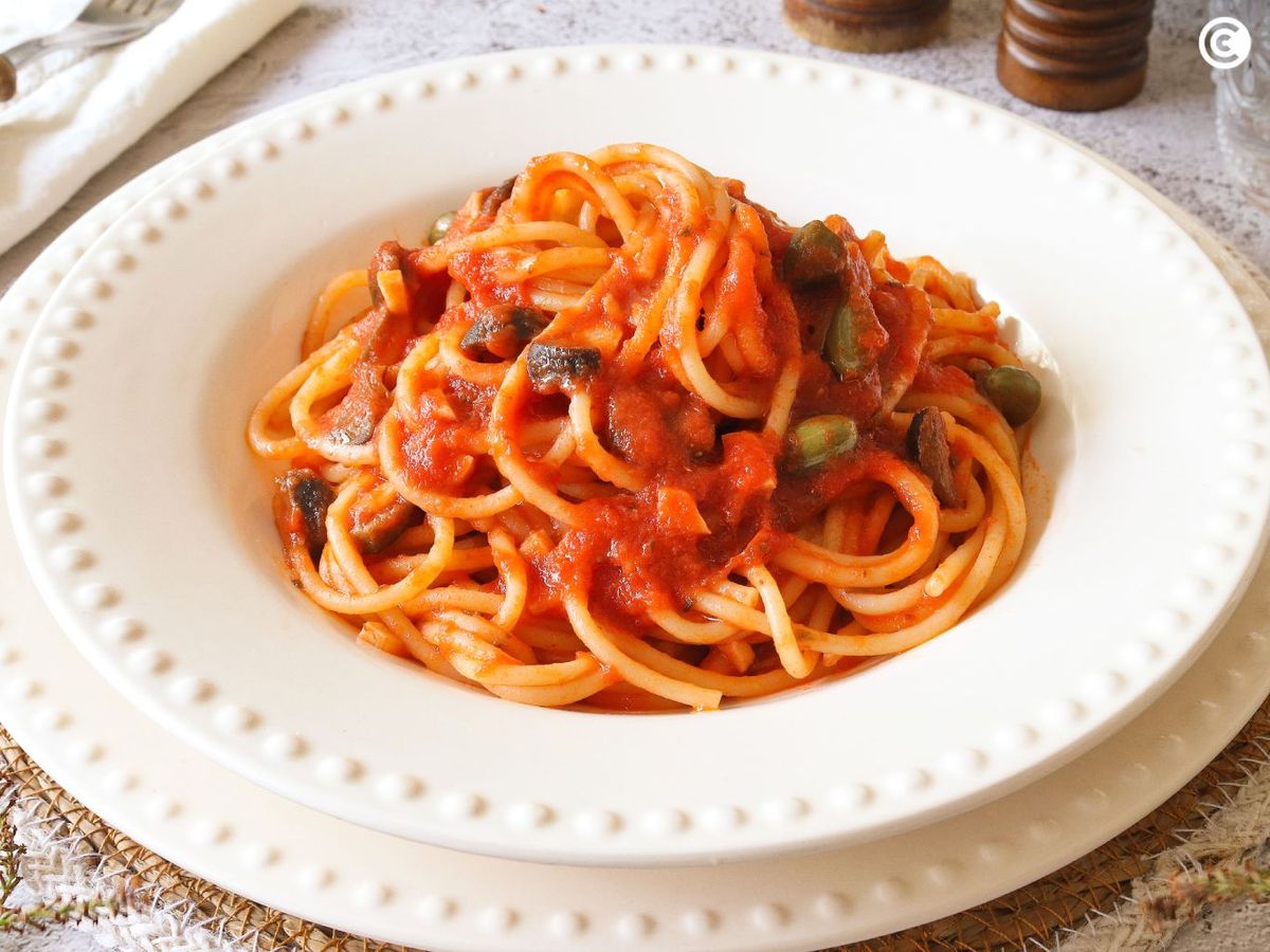 Espaguetis a la putanesca con la receta italiana