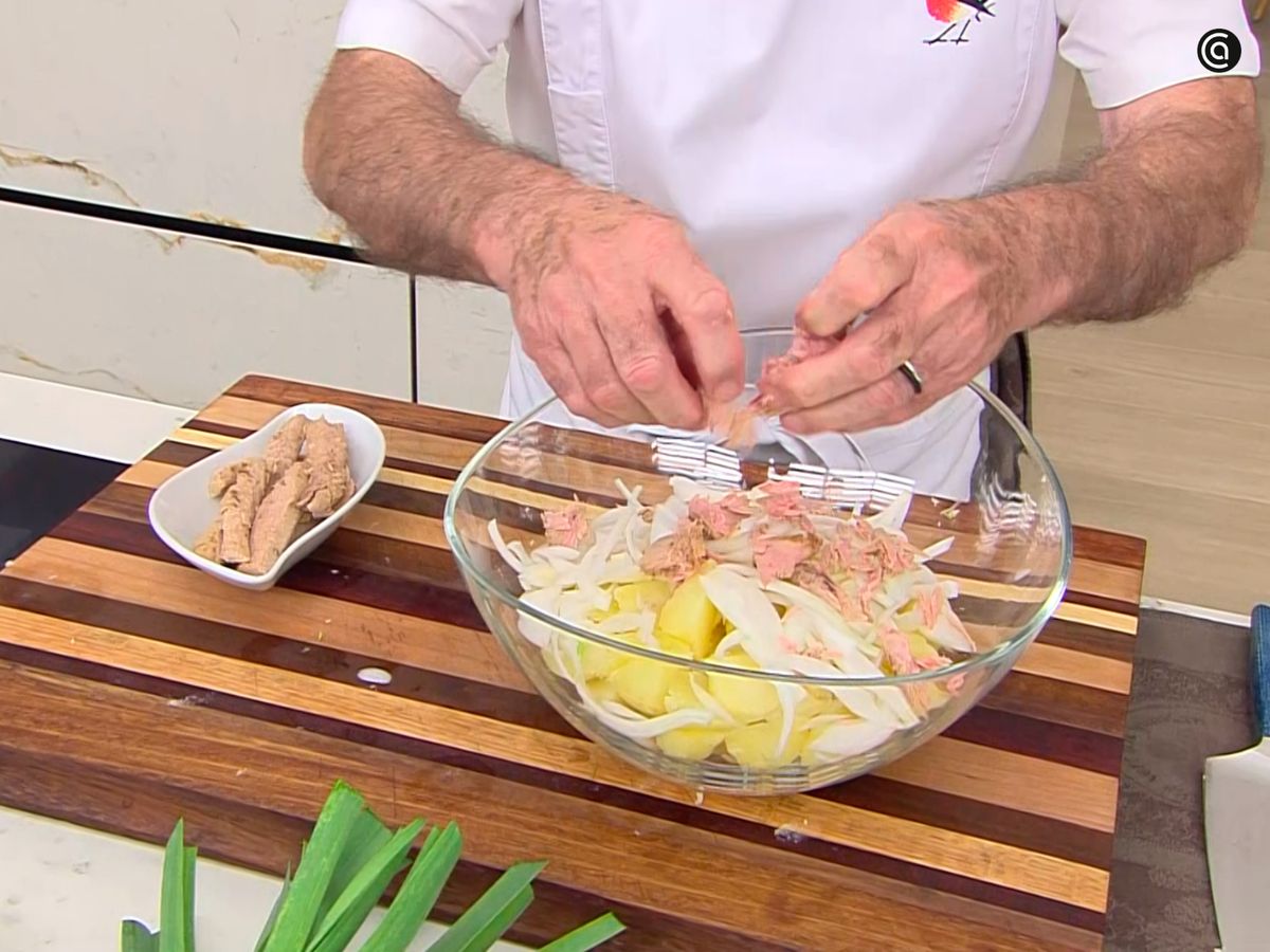 Mezcla todos los ingredientes en un bol