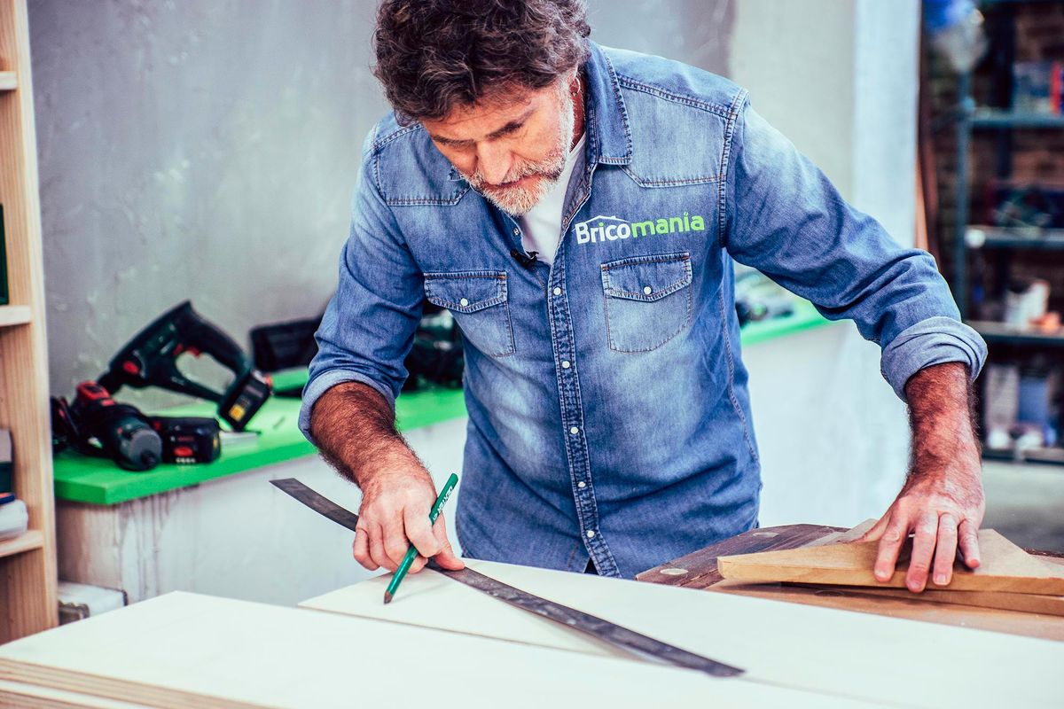 Cómo hacer una escalera plegable paso 4