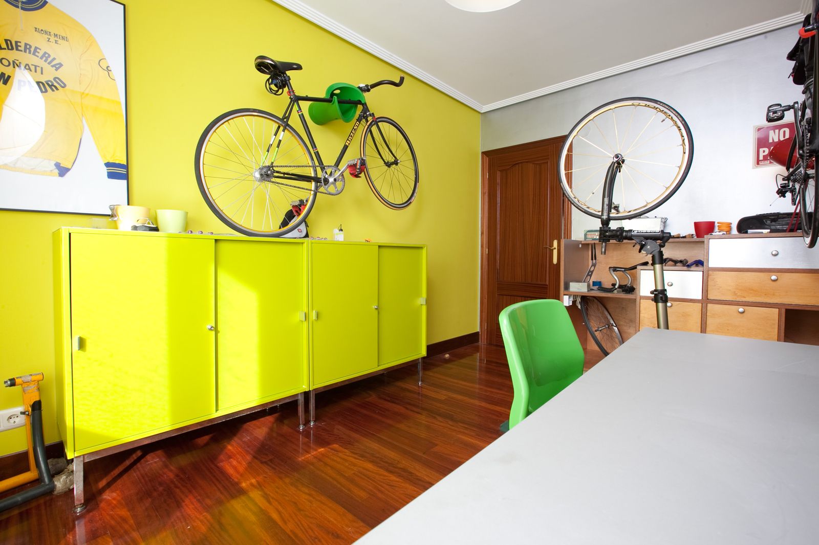 Decogarden 455 Decorar estudio con taller d2