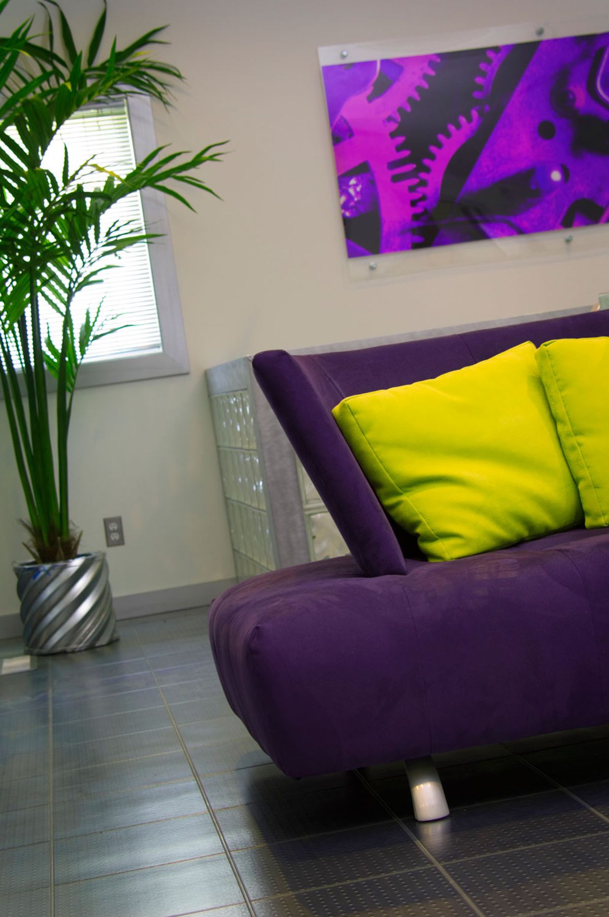 Ideas para combinar un sofá morado o lila 6