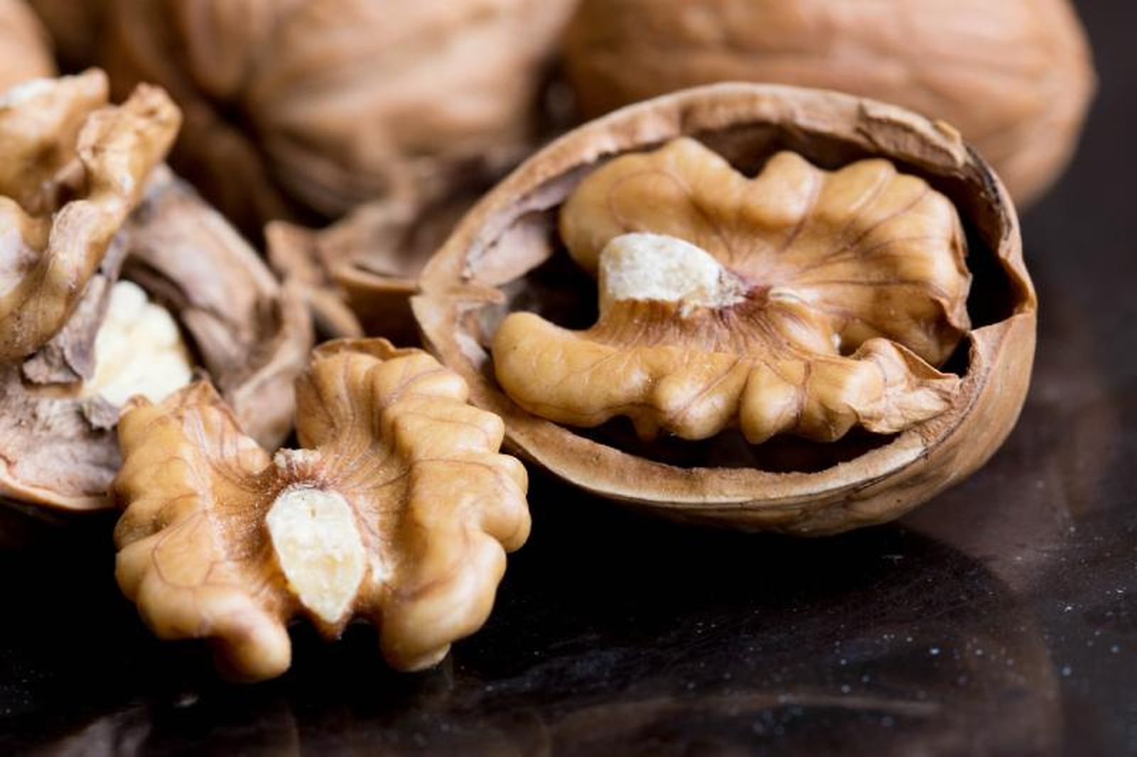 Las nueces tienen una forma similar a la de un cerebro Las nueces tienen una forma similar a la de un cerebro