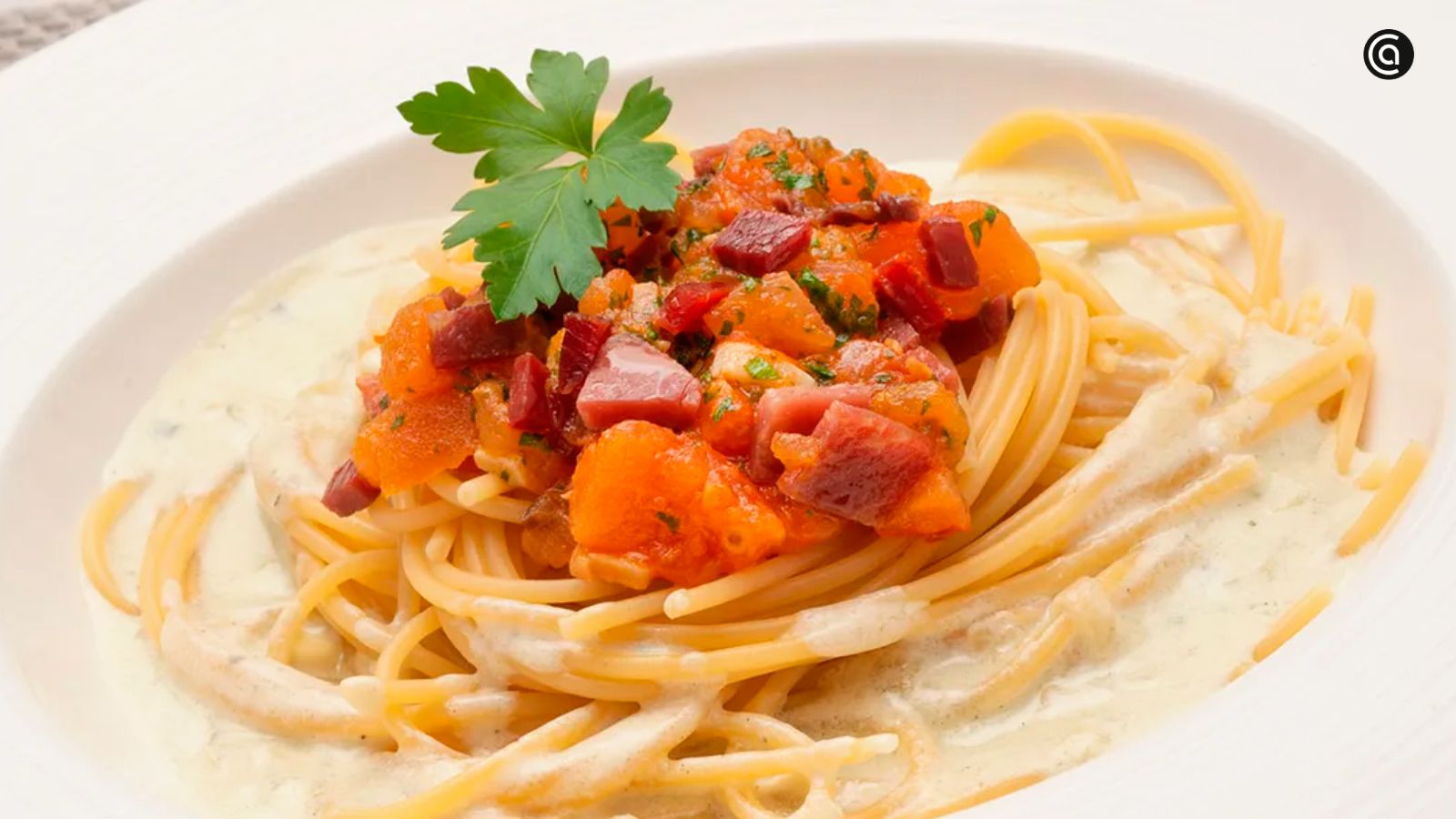 Espaguetis con jamón y salsa roquefort, receta de Karlos Arguiñano