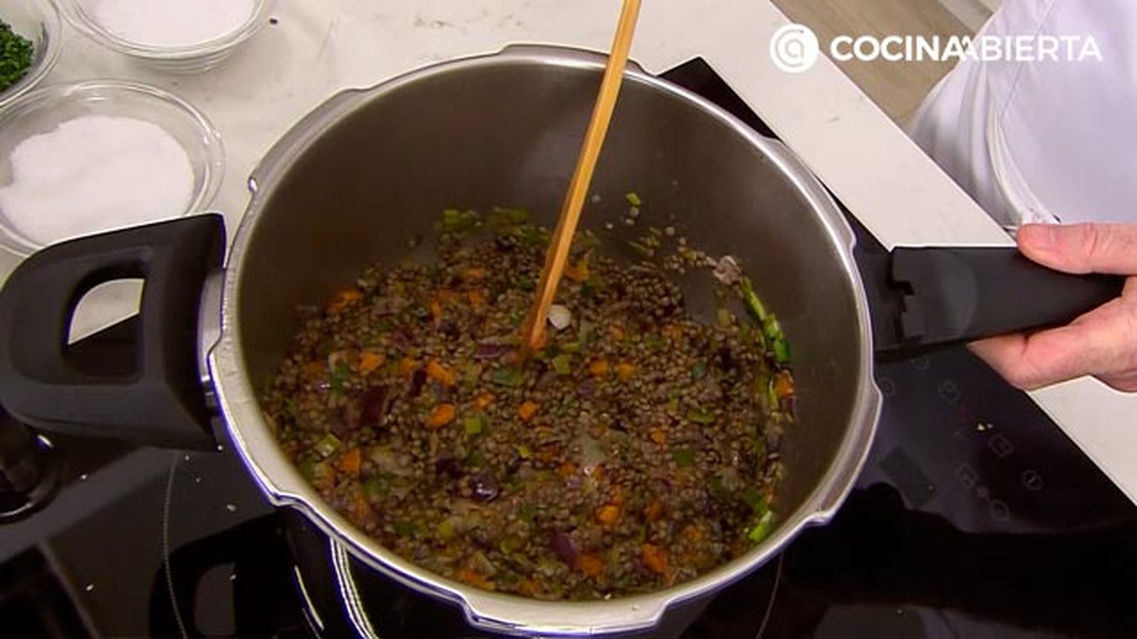 lentejas con verduras olla express mejor receta karlos arguinano karl67360321 paso3 lentejas con verduras olla express mejor receta karlos arguinano karl67360321 paso3