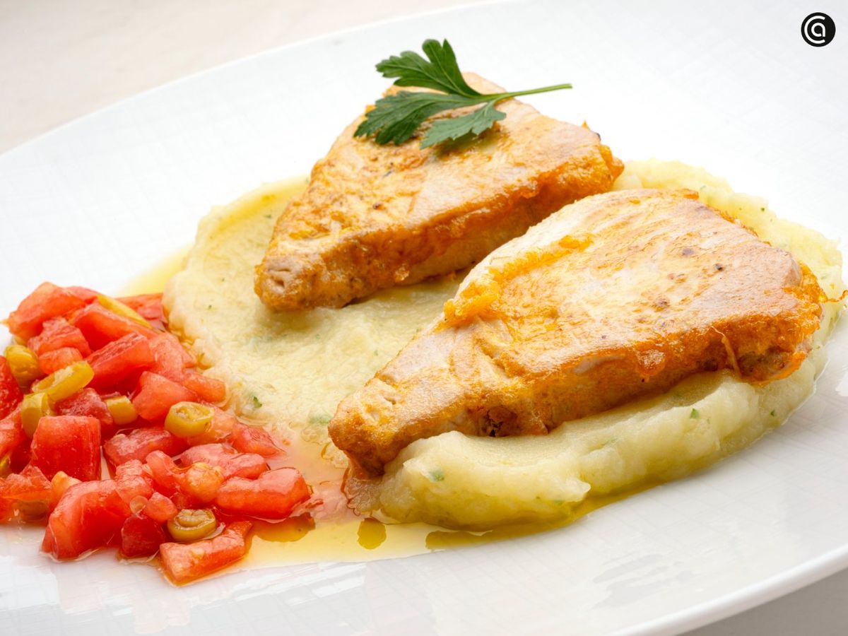 Bonito con crema de patata y vinagreta de tomate