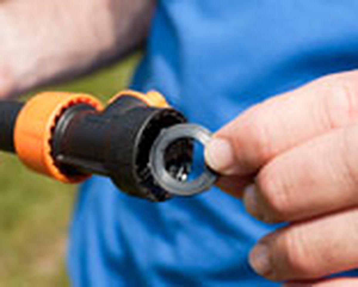 brico 0652 1 instalar ducha para jardin paso 3